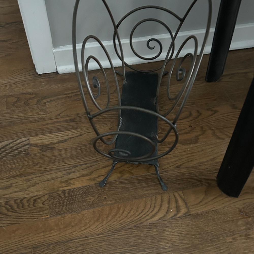 Magazine Rack - Picture 2 of 4